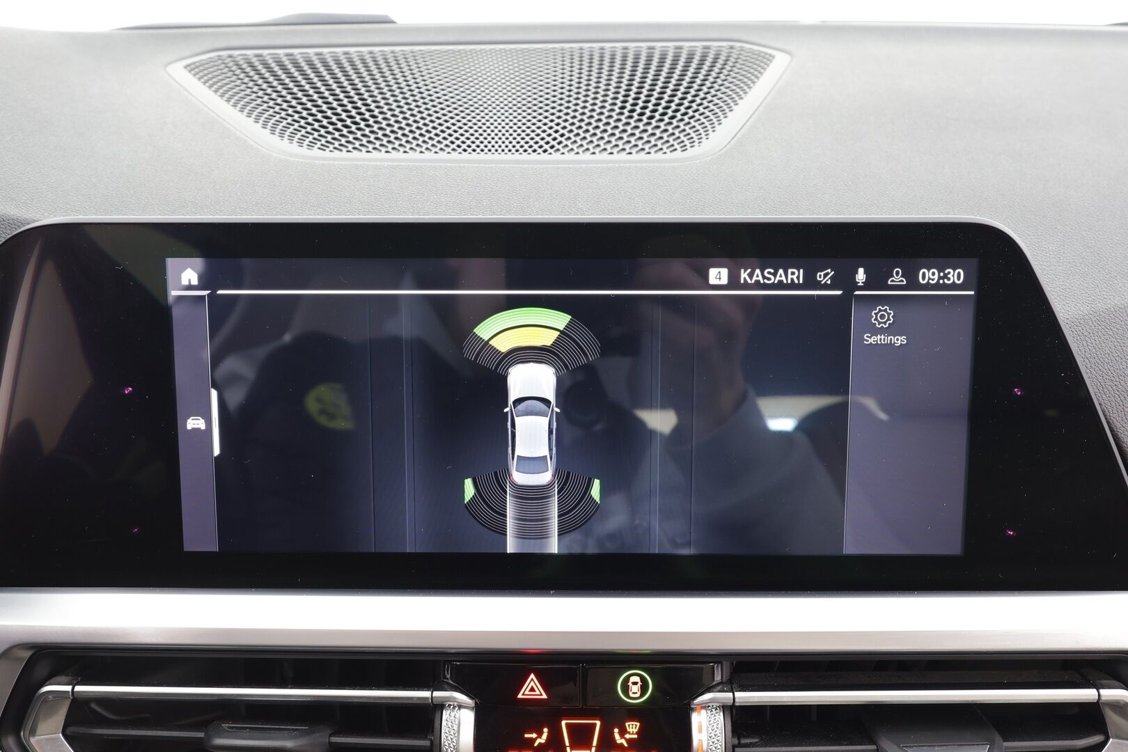 BMW 330 2019 G20 Sedan 330i A Launch Edition Sport * Vakkari / Webasto / Hifi / Kaarrevalot / Sporttinahat / Comfort Access / Navi * - Suomi-auto / Kahdet renkaat aluvanteilla / Himoittu Bronze metalliväri