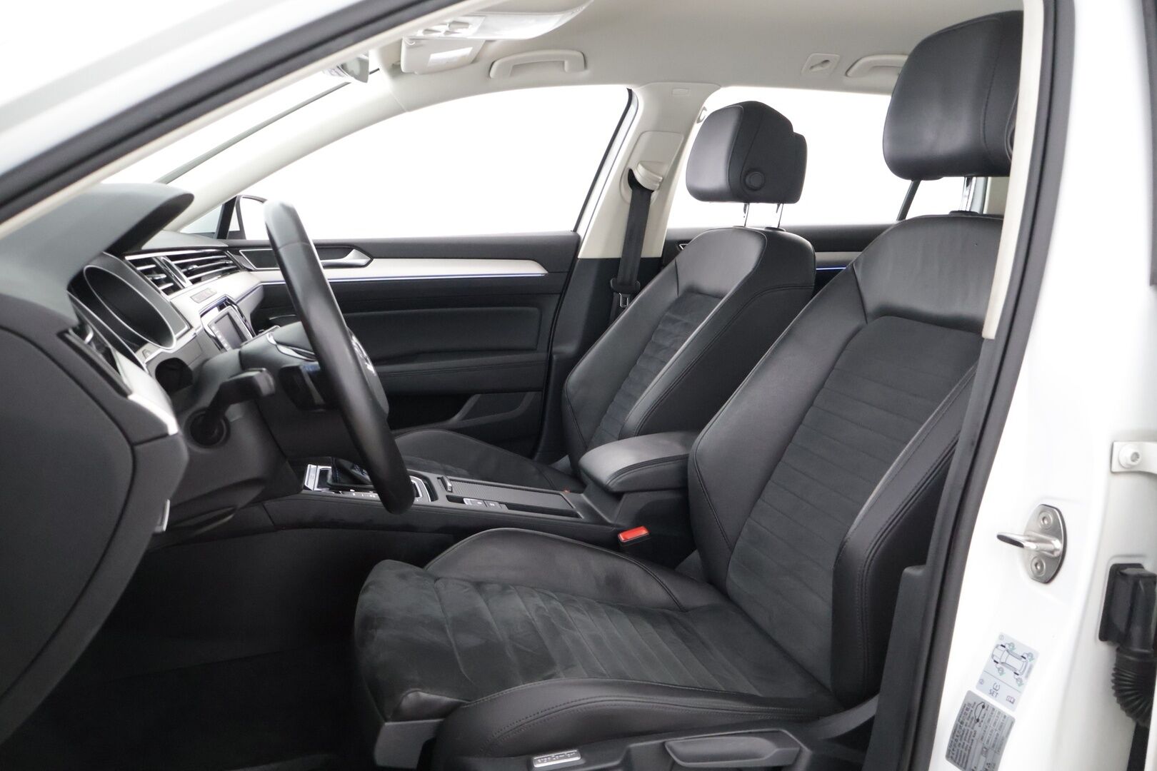 Volkswagen Passat 2016 Variant GTE Plug-In Hybrid 160 kW (218 hv) *ACC / P-Kamera / KeyLess / LED / Nahka-Alcantra / Sporttipenkit* - *Juuri katsastettu / 2x Renkaat*