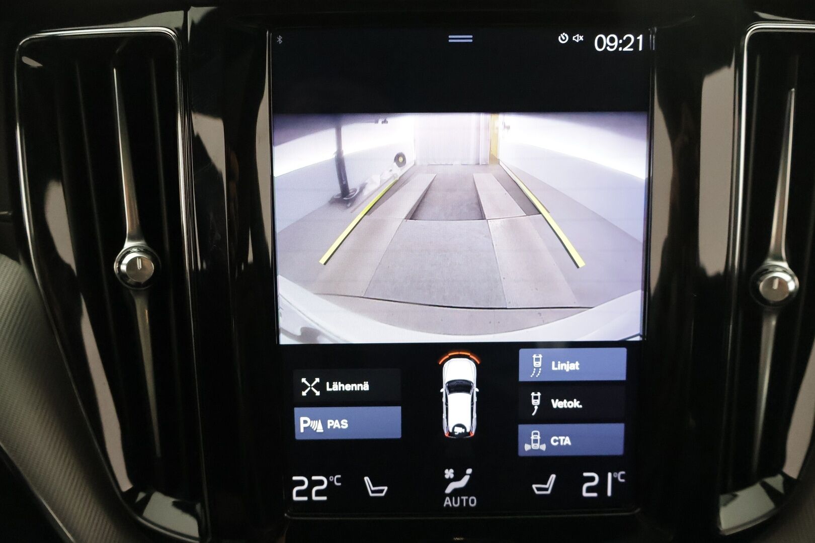 Volvo XC60 2019 T8 AWD R-Design aut * Harman&Kardon / Koukku / Adapt.vakkari / KeyLess / Kamera / Muistipenkki / Full-LED / Panoraama - 3,99 % KORKOTARJOUS TÄHÄN AUTOON - Akkutesti AVILOO 87/100! Kovilla varusteilla hyvin pidetty yksilö tarjolla!