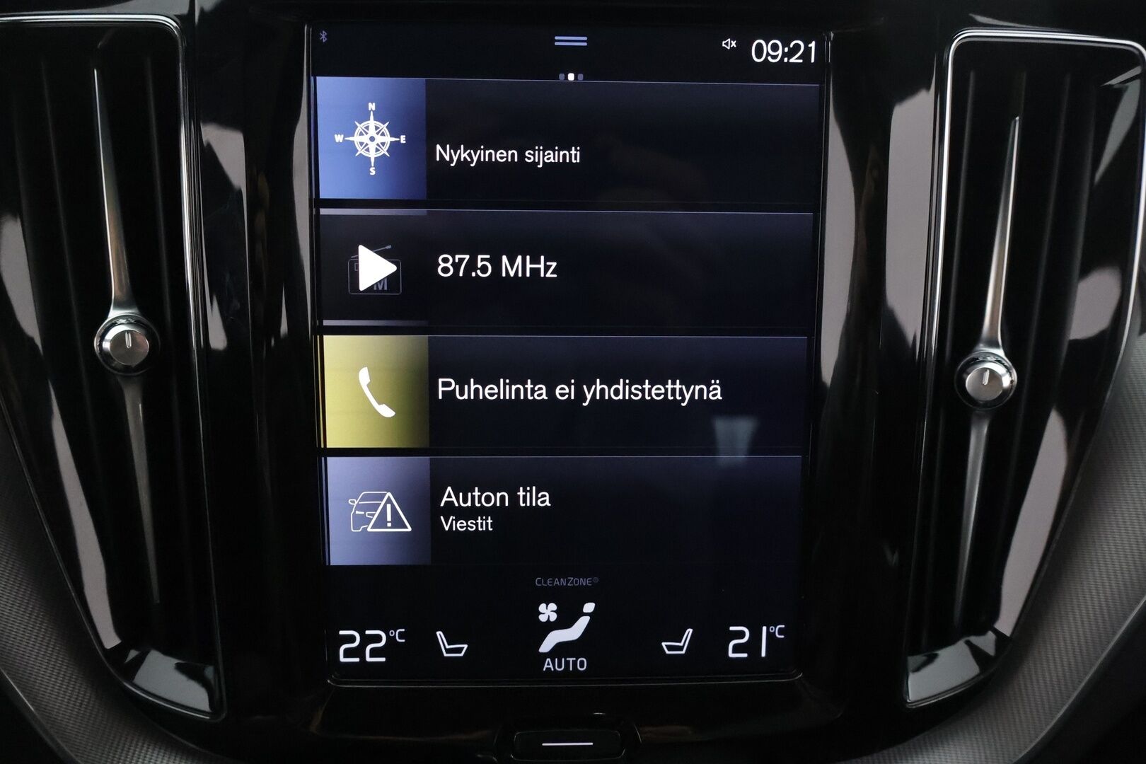 Volvo XC60 2019 T8 AWD R-Design aut * Harman&Kardon / Koukku / Adapt.vakkari / KeyLess / Kamera / Muistipenkki / Full-LED / Panoraama - 3,99 % KORKOTARJOUS TÄHÄN AUTOON - Akkutesti AVILOO 87/100! Kovilla varusteilla hyvin pidetty yksilö tarjolla!