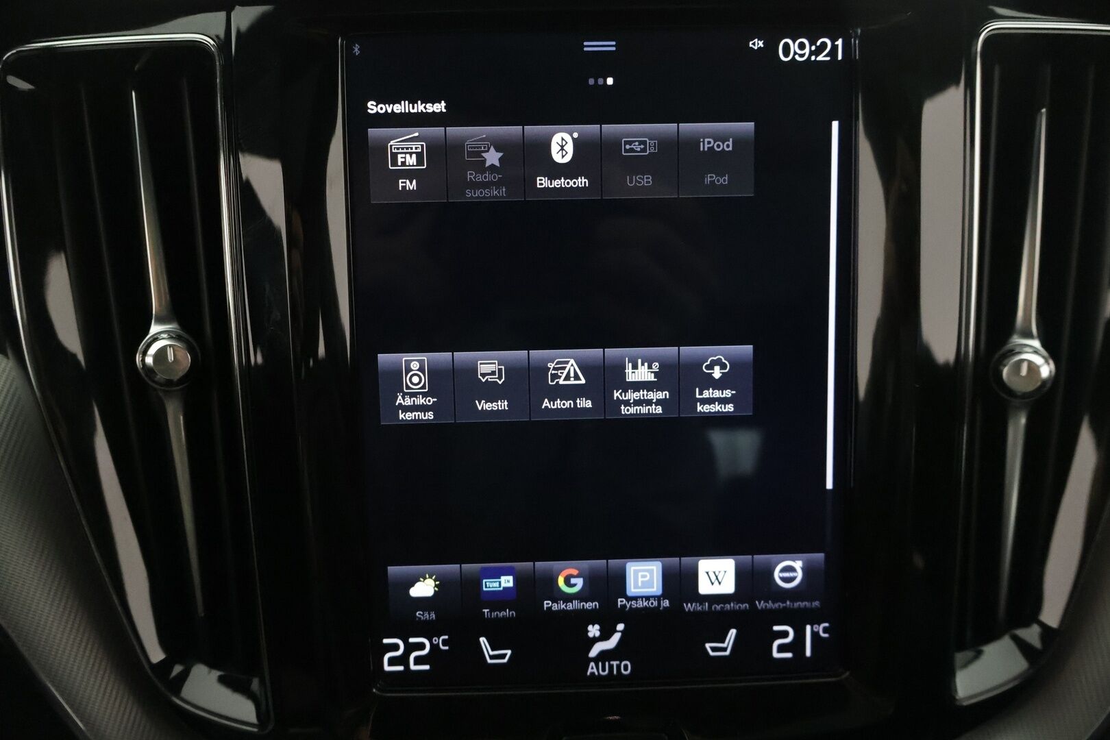 Volvo XC60 2019 T8 AWD R-Design aut * Harman&Kardon / Koukku / Adapt.vakkari / KeyLess / Kamera / Muistipenkki / Full-LED / Panoraama - 3,99 % KORKOTARJOUS TÄHÄN AUTOON - Akkutesti AVILOO 87/100! Kovilla varusteilla hyvin pidetty yksilö tarjolla!