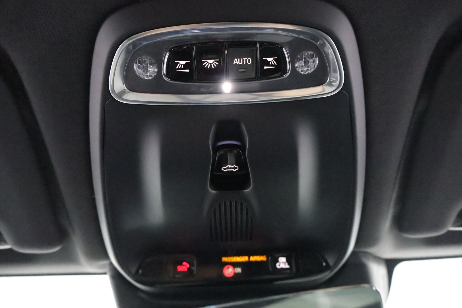 Volvo XC60 2019 T8 AWD R-Design aut * Harman&Kardon / Koukku / Adapt.vakkari / KeyLess / Kamera / Muistipenkki / Full-LED / Panoraama - 3,99 % KORKOTARJOUS TÄHÄN AUTOON - Akkutesti AVILOO 87/100! Kovilla varusteilla hyvin pidetty yksilö tarjolla!