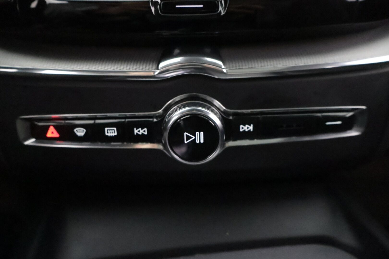 Volvo XC60 2019 T8 AWD R-Design aut * Harman&Kardon / Koukku / Adapt.vakkari / KeyLess / Kamera / Muistipenkki / Full-LED / Panoraama - 3,99 % KORKOTARJOUS TÄHÄN AUTOON - Akkutesti AVILOO 87/100! Kovilla varusteilla hyvin pidetty yksilö tarjolla!