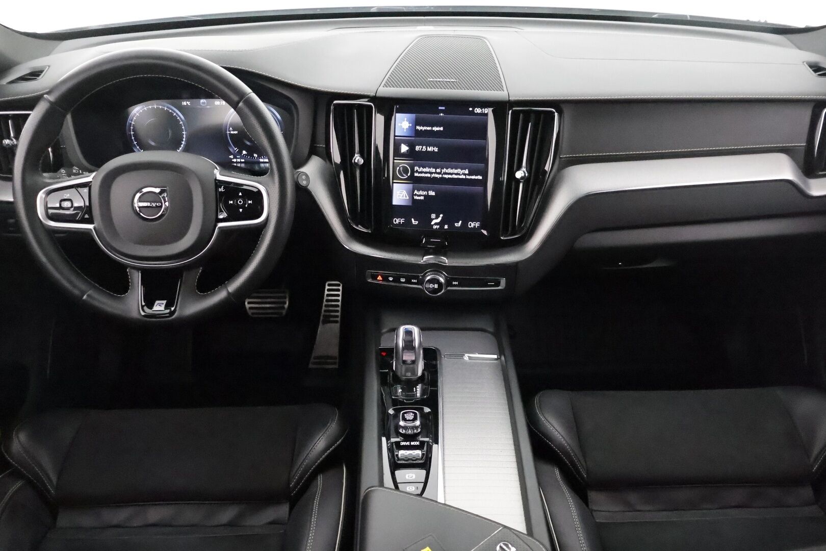 Volvo XC60 2019 T8 AWD R-Design aut * Harman&Kardon / Koukku / Adapt.vakkari / KeyLess / Kamera / Muistipenkki / Full-LED / Panoraama - 3,99 % KORKOTARJOUS TÄHÄN AUTOON - Akkutesti AVILOO 87/100! Kovilla varusteilla hyvin pidetty yksilö tarjolla!
