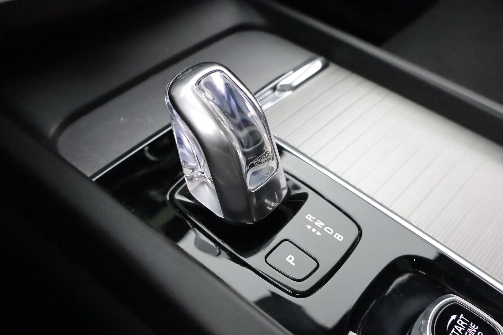 Volvo XC60 2019 T8 AWD R-Design aut * Harman&Kardon / Koukku / Adapt.vakkari / KeyLess / Kamera / Muistipenkki / Full-LED / Panoraama - 3,99 % KORKOTARJOUS TÄHÄN AUTOON - Akkutesti AVILOO 87/100! Kovilla varusteilla hyvin pidetty yksilö tarjolla!