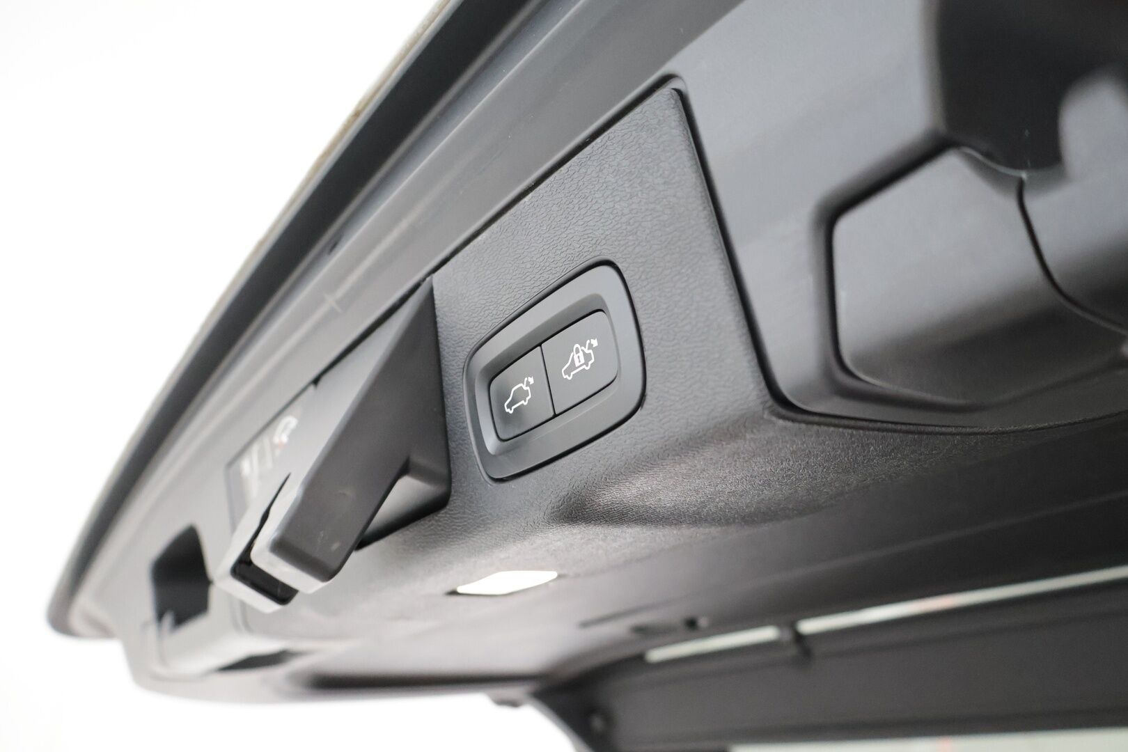 Volvo XC60 2019 T8 AWD R-Design aut * Harman&Kardon / Koukku / Adapt.vakkari / KeyLess / Kamera / Muistipenkki / Full-LED / Panoraama - 3,99 % KORKOTARJOUS TÄHÄN AUTOON - Akkutesti AVILOO 87/100! Kovilla varusteilla hyvin pidetty yksilö tarjolla!