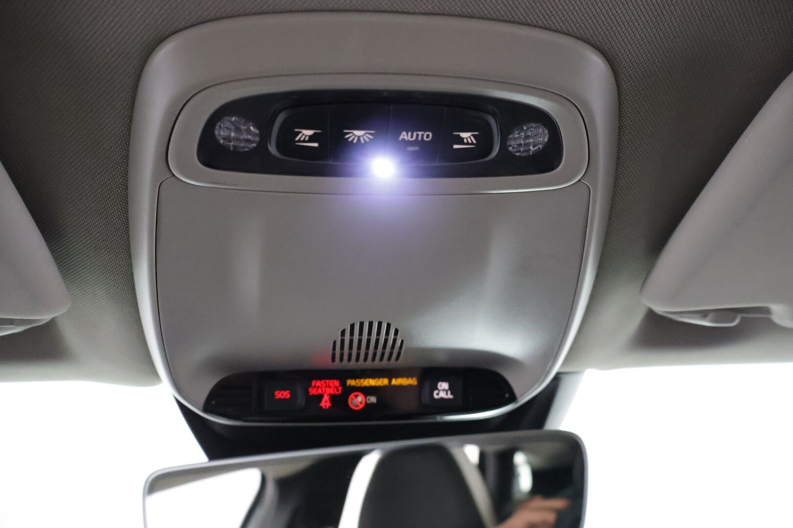 Volvo V40 2019 T2 Business Classic aut ** Suomi-auto / Pa-lämmitin / Vakkari / Keyless / VOC / P.tutka / Bluetooth ** - Suomi-auto / Kahdet renkaat / Digimittaristo