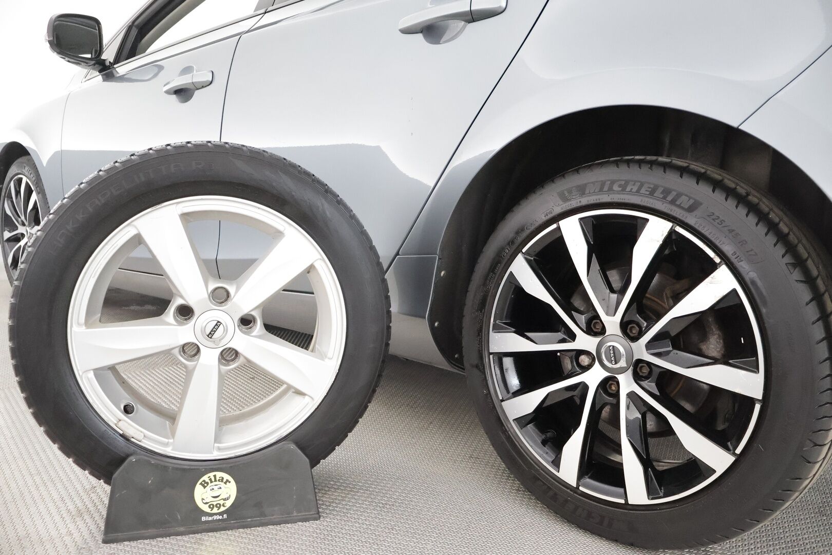 Volvo V40 2019 T2 Business Classic aut ** Suomi-auto / Pa-lämmitin / Vakkari / Keyless / VOC / P.tutka / Bluetooth ** - Suomi-auto / Kahdet renkaat / Digimittaristo