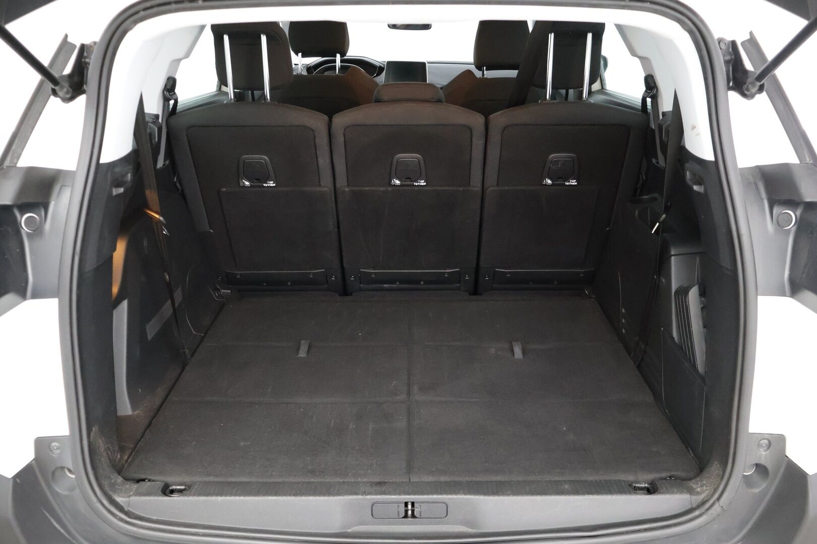 Peugeot 5008 2019 Active BlueHDi 130 EAT8-automaatti *Digimittaristo / Peruutuskamera / Tutkat / Lämmitettävä tuulilasi / Kaistavahti * - * Suomi-auto / 2x Renkaat ja vanteet *