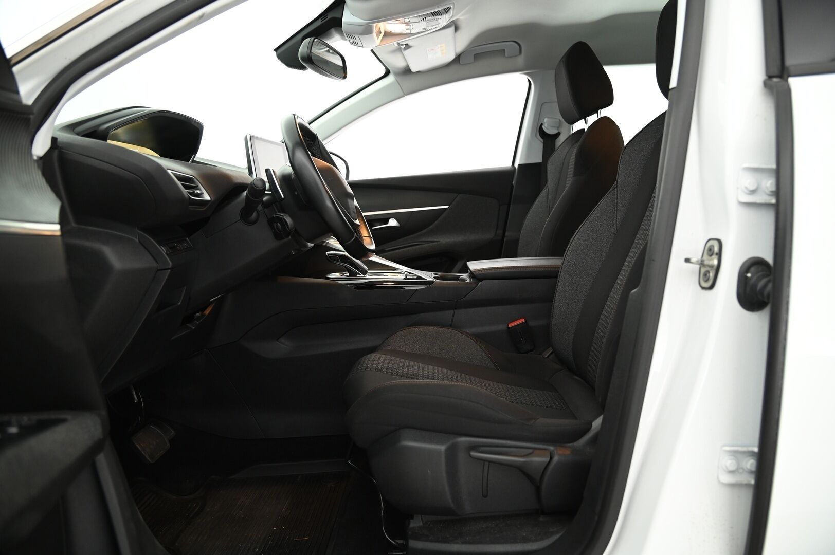 Peugeot 5008 2019 Active BlueHDi 130 EAT8-automaatti *Digimittaristo / Peruutuskamera / Tutkat / Lämmitettävä tuulilasi / Kaistavahti* - * Suomi-auto / Juuri Huollettu / 2x Renkaat ja vanteet *