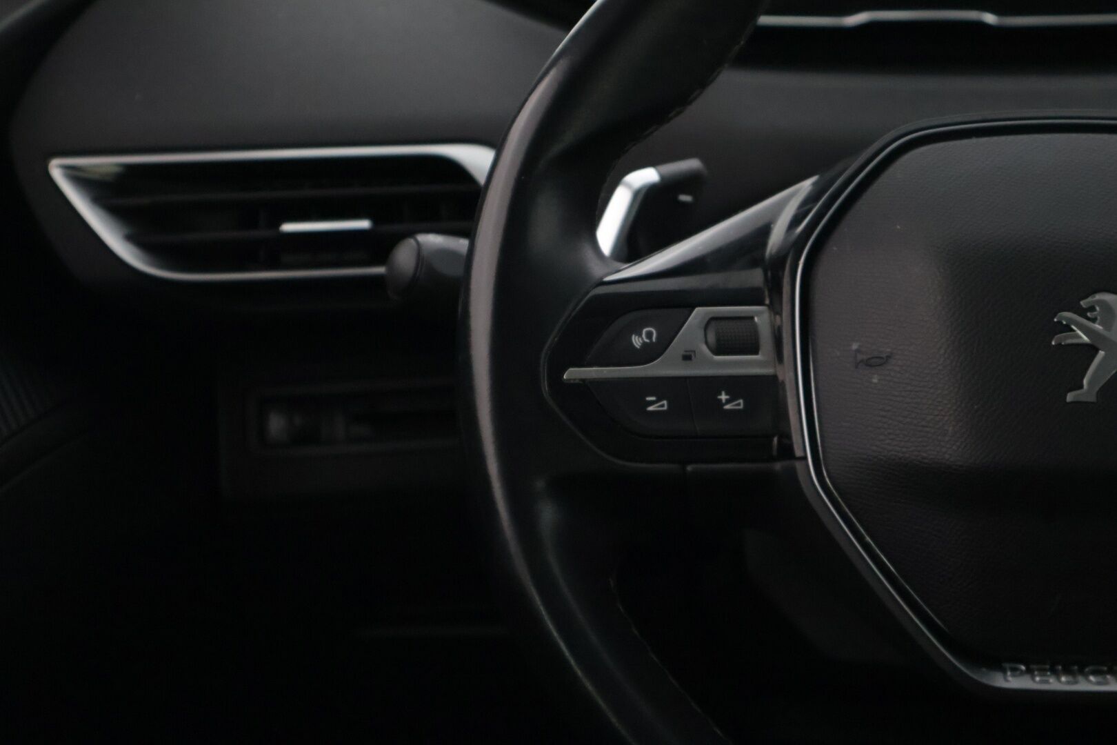 Peugeot 5008 2019 Active BlueHDi 130 EAT8-automaatti - / Digimittaristo / Peruutuskamera / Tutkat / Lämmitettävä tuulilasi / Kaistavahti *