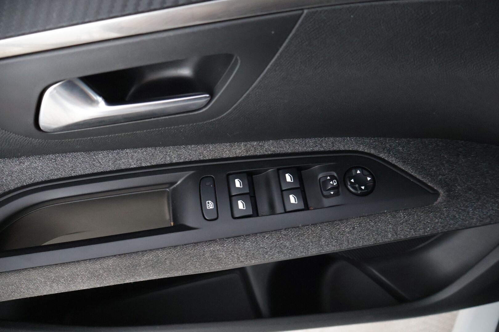 Peugeot 5008 2019 Active BlueHDi 130 EAT8-automaatti - / Digimittaristo / Peruutuskamera / Tutkat / Lämmitettävä tuulilasi / Kaistavahti *