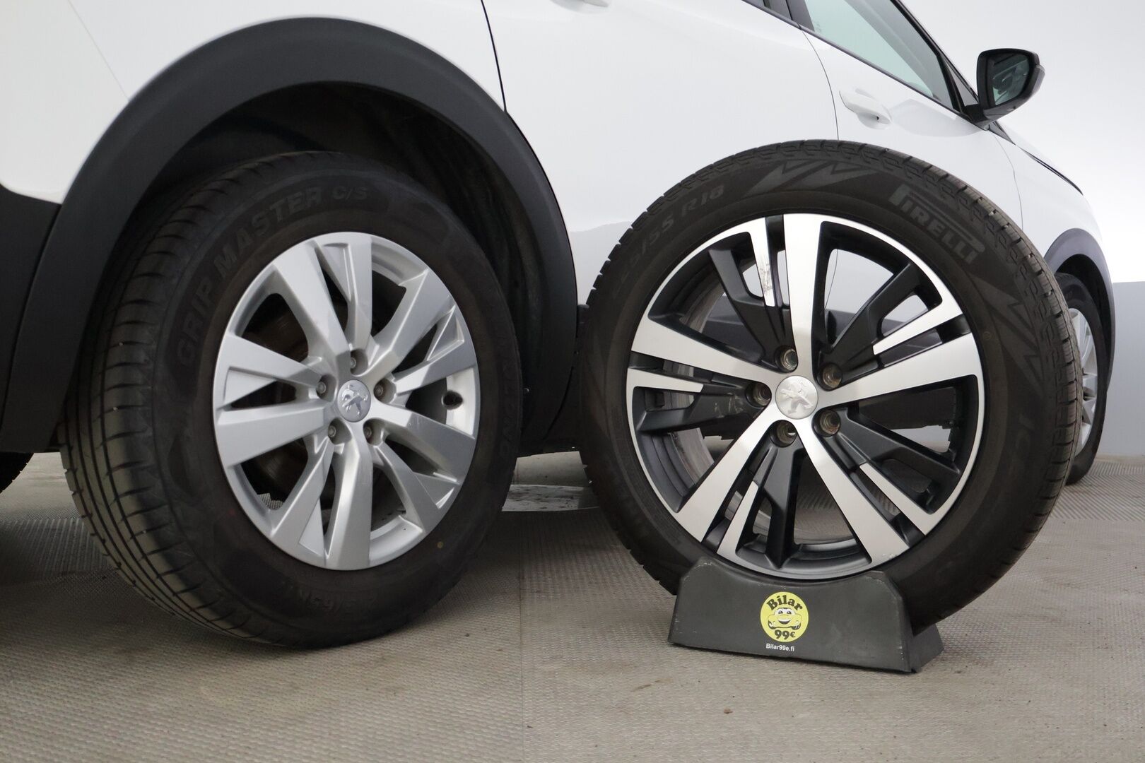 Peugeot 5008 2019 Active BlueHDi 130 EAT8-automaatti *Digimittaristo / Peruutuskamera / Tutkat / Lämmitettävä tuulilasi / Kaistavahti * - * Suomi-auto / 2x Renkaat ja vanteet *