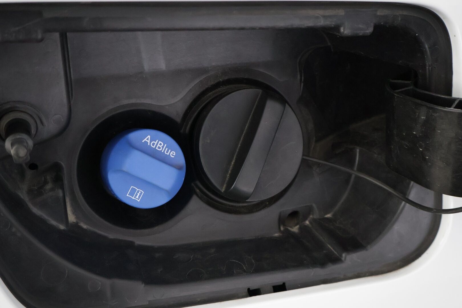 Peugeot 5008 2019 Active BlueHDi 130 EAT8-automaatti *Digimittaristo / Peruutuskamera / Tutkat / Lämmitettävä tuulilasi / Kaistavahti * - * Suomi-auto / 2x Renkaat ja vanteet *