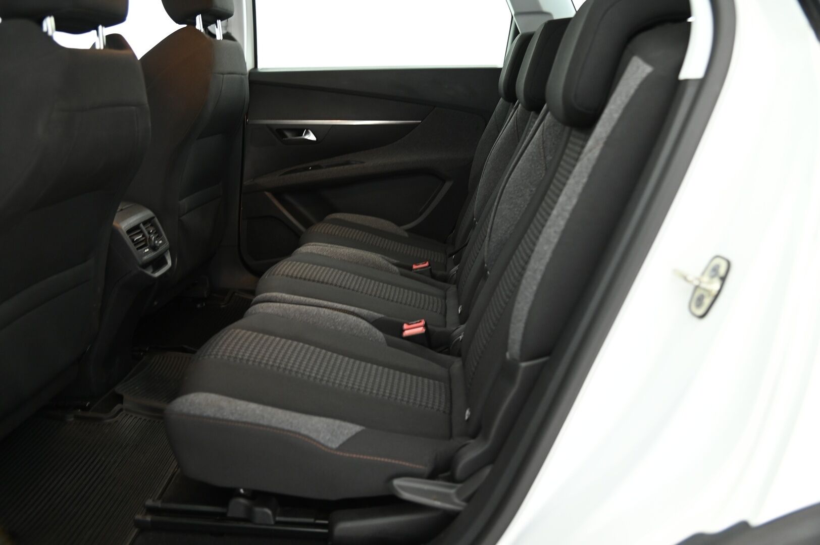Peugeot 5008 2019 Active BlueHDi 130 EAT8-automaatti *Digimittaristo / Peruutuskamera / Tutkat / Lämmitettävä tuulilasi / Kaistavahti* - * Suomi-auto / Juuri Huollettu / 2x Renkaat ja vanteet *