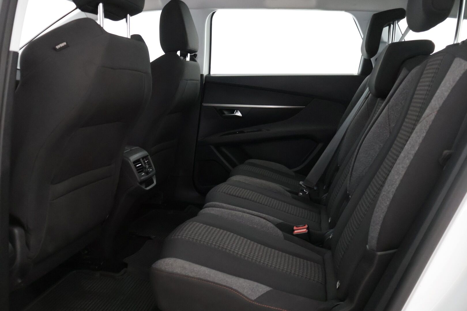 Peugeot 5008 2019 Active BlueHDi 130 EAT8-automaatti - / Digimittaristo / Peruutuskamera / Tutkat / Lämmitettävä tuulilasi / Kaistavahti *