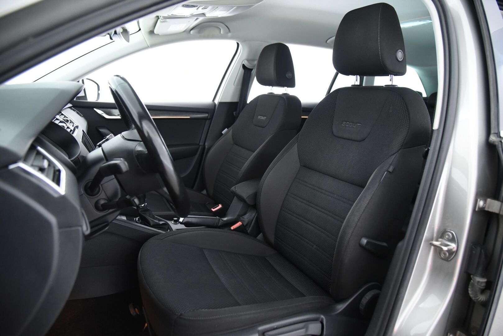 Skoda Octavia 2019 Combi 2,0 TDI 184 4x4 Scout DSG Autom. / ACC / Webasto / Koukku / P-kamera / Läm. tuulilasi - 2-om Suomi-auto / Jakohihna vaihdettu 2025! / 2x renkaat / 