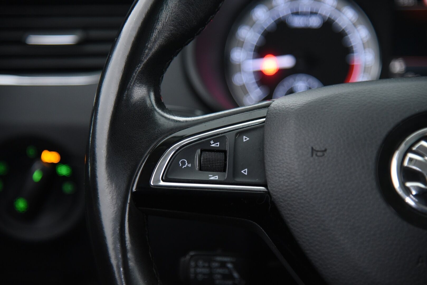 Skoda Octavia 2019 Combi 2,0 TDI 184 4x4 Scout DSG Autom. / ACC / Webasto / Koukku / P-kamera / Läm. tuulilasi - 2-om Suomi-auto / Jakohihna vaihdettu 2025! / 2x renkaat / 