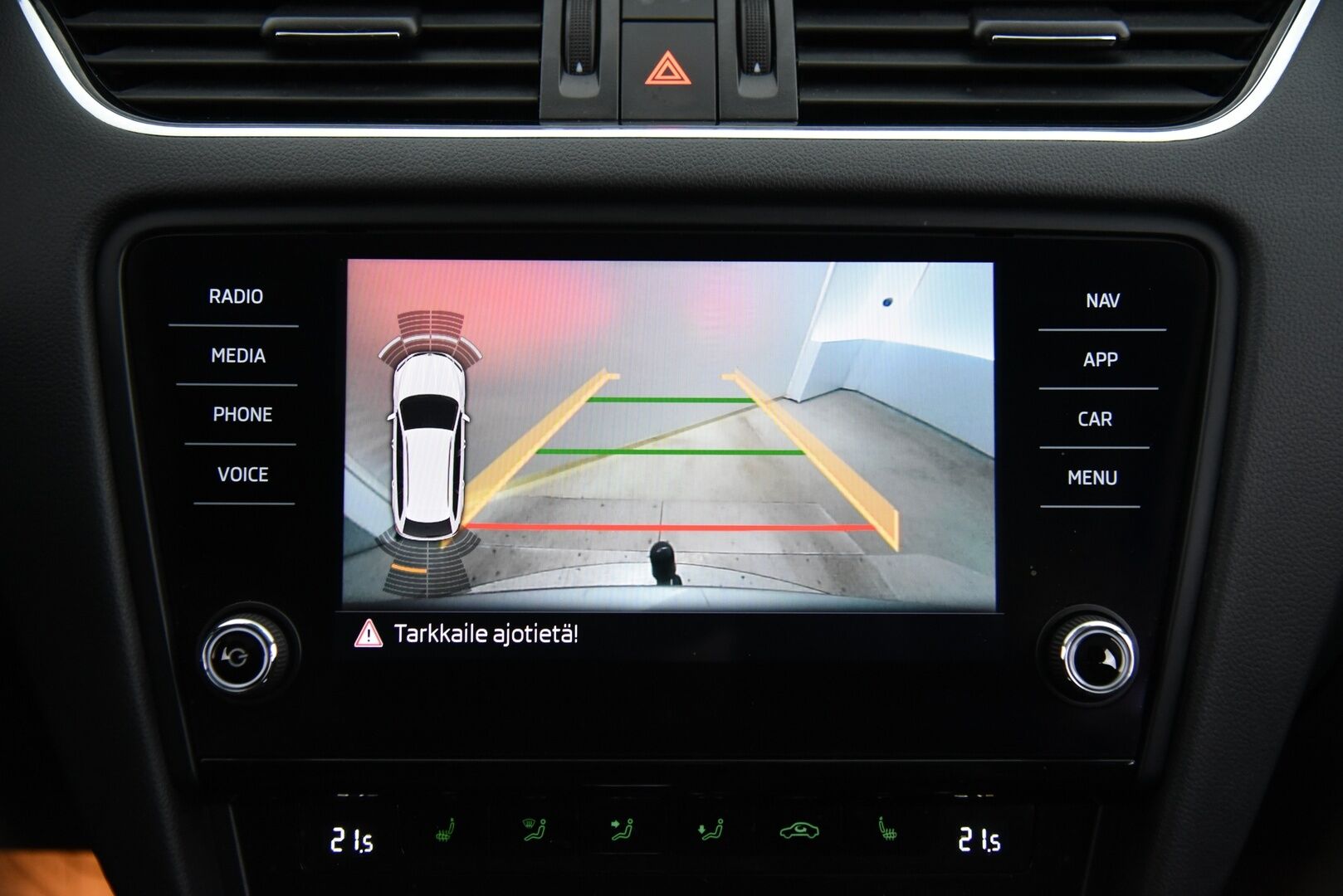 Skoda Octavia 2019 Combi 2,0 TDI 184 4x4 Scout DSG Autom. / ACC / Webasto / Koukku / P-kamera / Läm. tuulilasi - 2-om Suomi-auto / Jakohihna vaihdettu 2025! / 2x renkaat / 