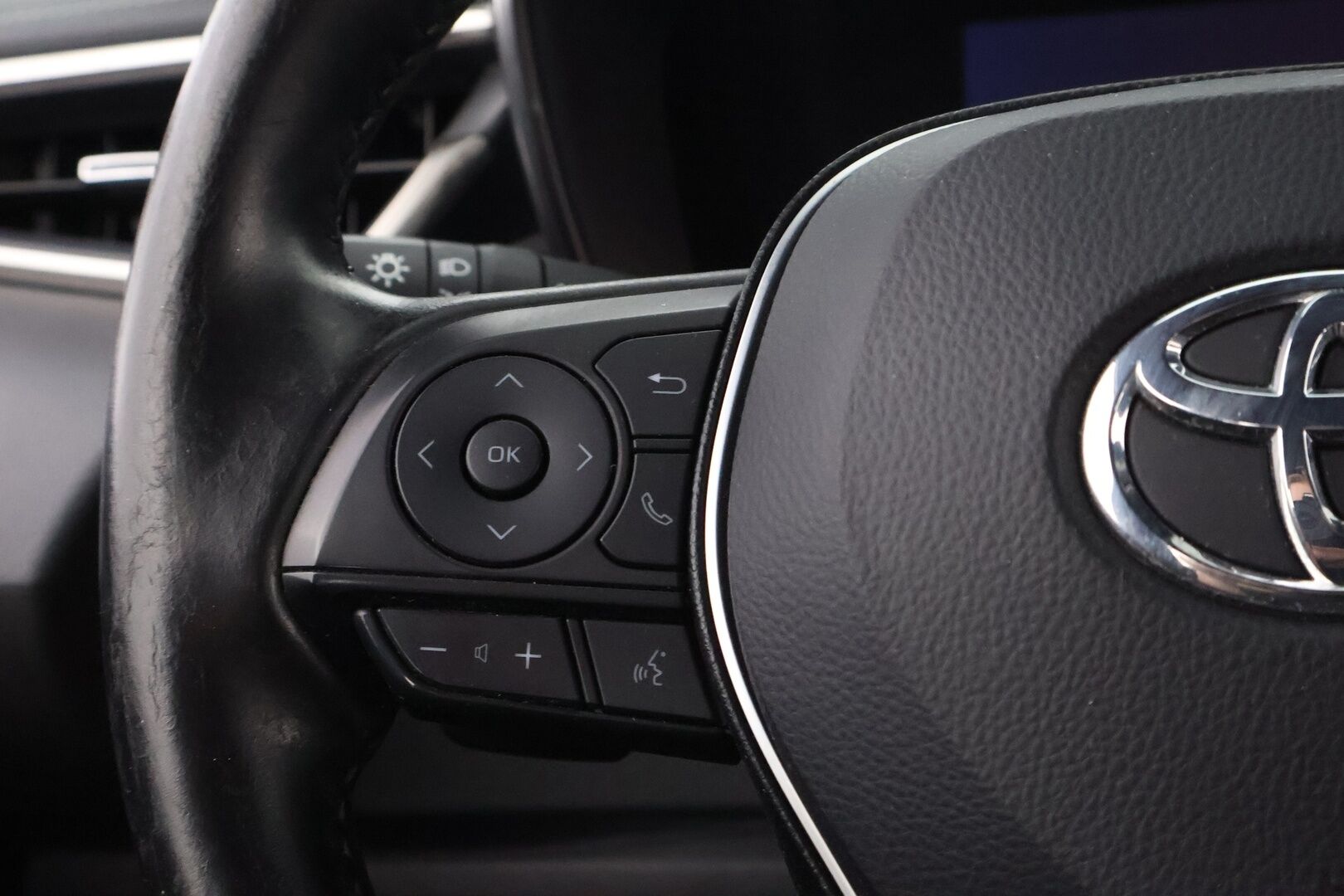 Toyota Corolla 2019 Touring Sports 2,0 Hybrid Style * Suomiauto / Adapt.Vakkari / Nahkasisusta / Peruutuskamera / Lohko & Sisäpistoke - Merkkihuollettu / Näyttävä yksilö / Juuri tullut Tampereelle!