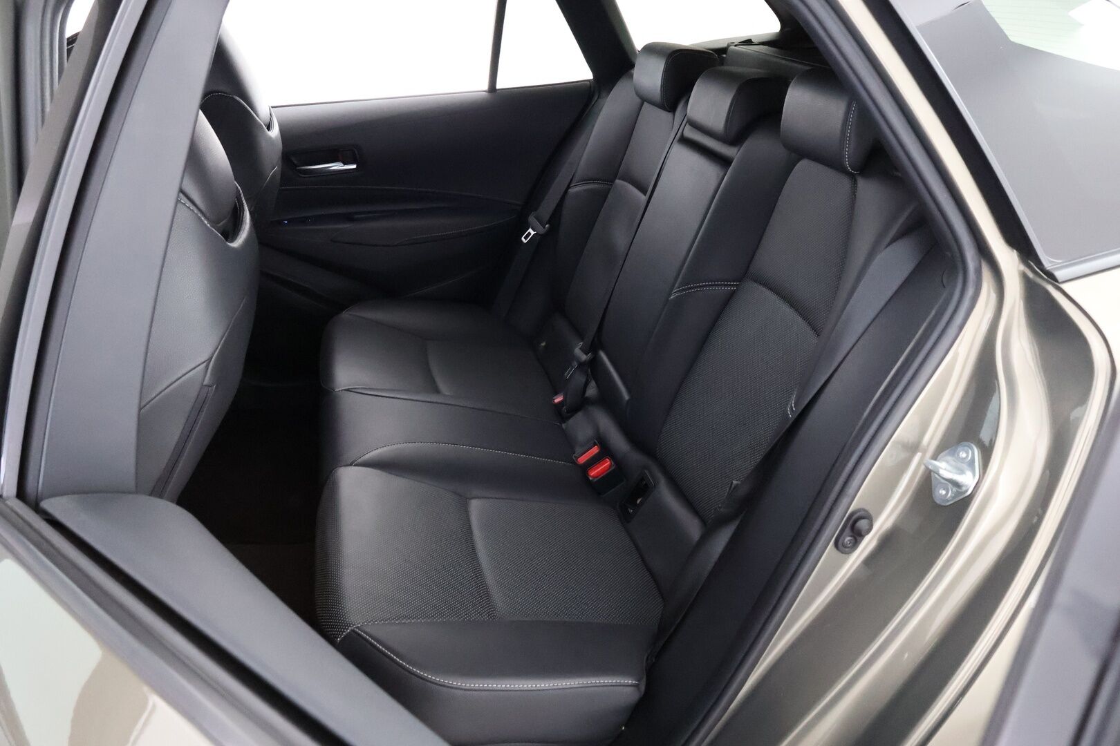Toyota Corolla 2019 Touring Sports 2,0 Hybrid Style * Suomiauto / Adapt.Vakkari / Nahkasisusta / Peruutuskamera / Lohko & Sisäpistoke - Merkkihuollettu / Näyttävä yksilö / Juuri tullut Tampereelle!