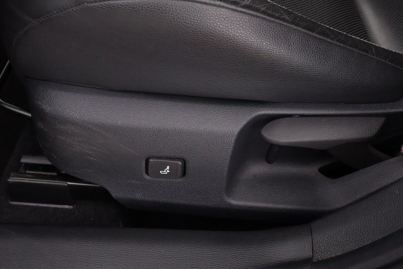 Toyota Corolla 2019 Touring Sports 2,0 Hybrid Style * Suomiauto / Adapt.Vakkari / Nahkasisusta / Peruutuskamera / Lohko & Sisäpistoke - Merkkihuollettu / Näyttävä yksilö / Juuri tullut Tampereelle!