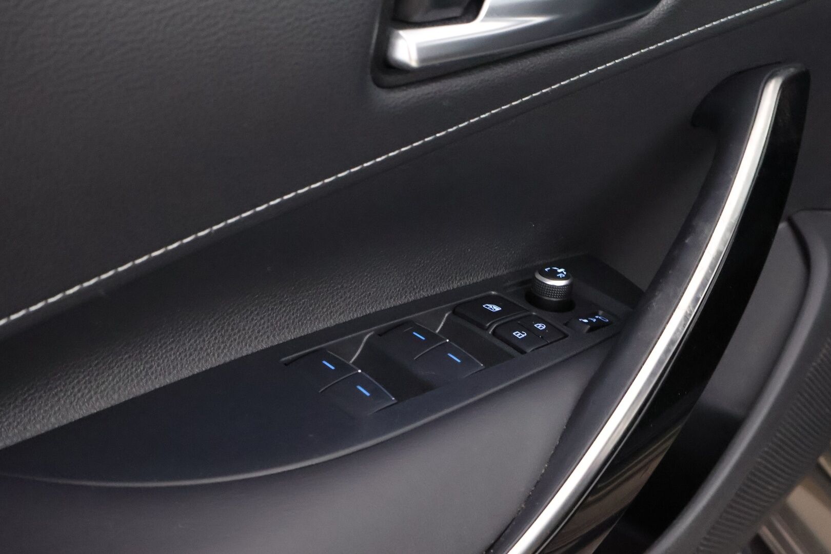 Toyota Corolla 2019 Touring Sports 2,0 Hybrid Style * Suomiauto / Adapt.Vakkari / Nahkasisusta / Peruutuskamera / Lohko & Sisäpistoke - Merkkihuollettu / Näyttävä yksilö / Juuri tullut Tampereelle!