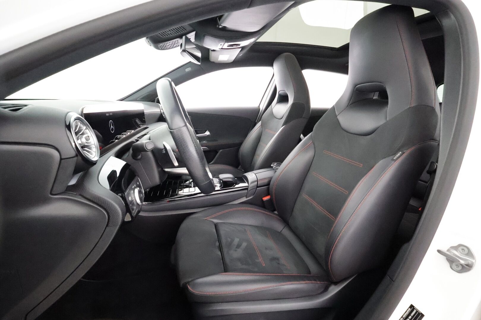 Mercedes-Benz A 2019 180 A Business AMG - | Distronic Pro | Lisälämmitin | Muistipenkit | Burmester | Widescreen | Lasikattoluukku | Puolinahat Sporttipenkit | Apple&Android | 1.Om Suomi-auto | Kahdet Renkaat |