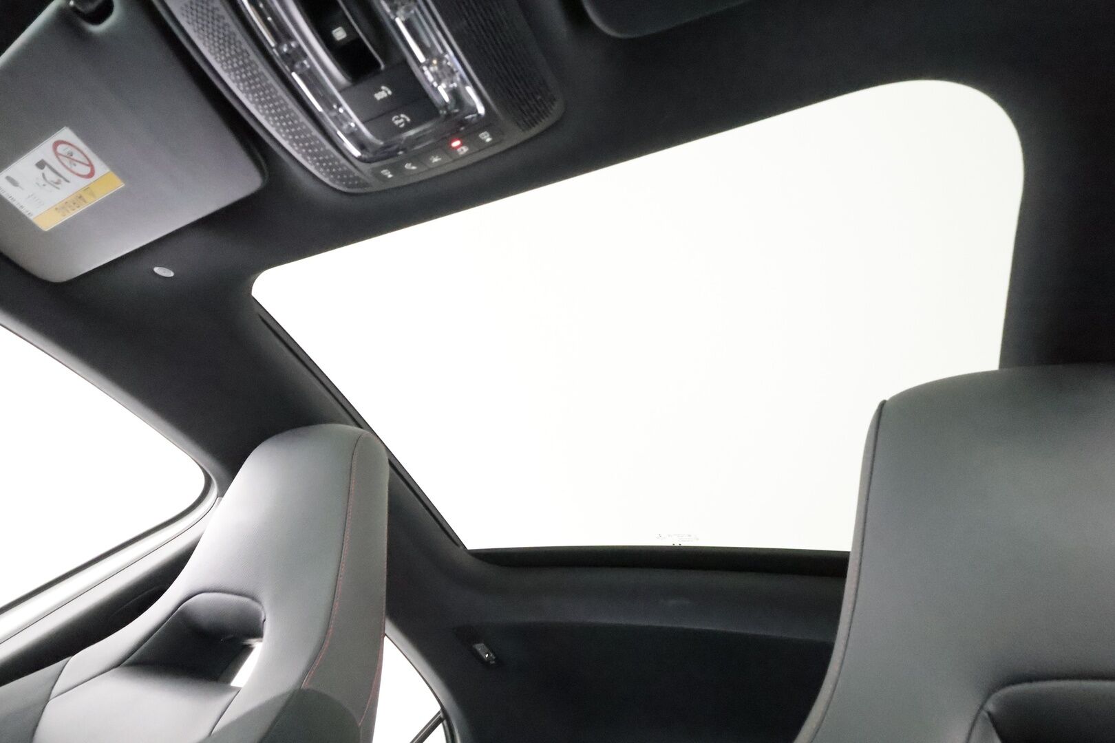 Mercedes-Benz A 2019 180 A Business AMG - | Distronic Pro | Lisälämmitin | Muistipenkit | Burmester | Widescreen | Lasikattoluukku | Puolinahat Sporttipenkit | Apple&Android | 1.Om Suomi-auto | Kahdet Renkaat |