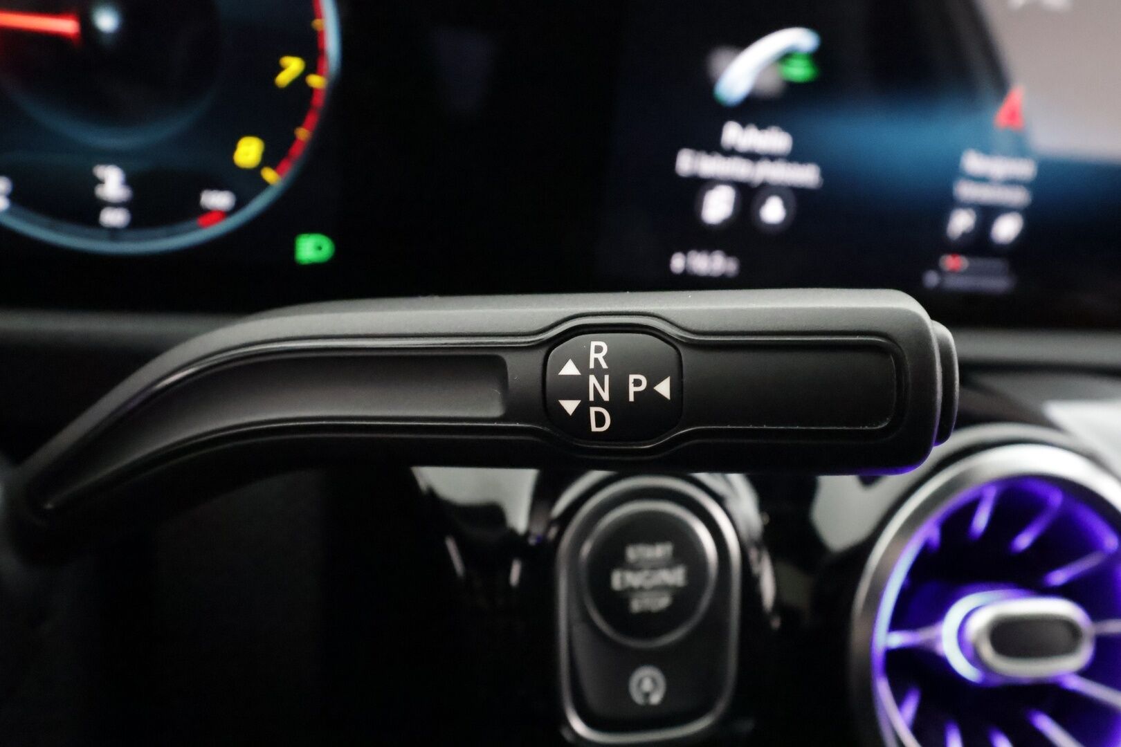 Mercedes-Benz A 2019 180 A Business AMG - | Distronic Pro | Lisälämmitin | Muistipenkit | Burmester | Widescreen | Lasikattoluukku | Puolinahat Sporttipenkit | Apple&Android | 1.Om Suomi-auto | Kahdet Renkaat |