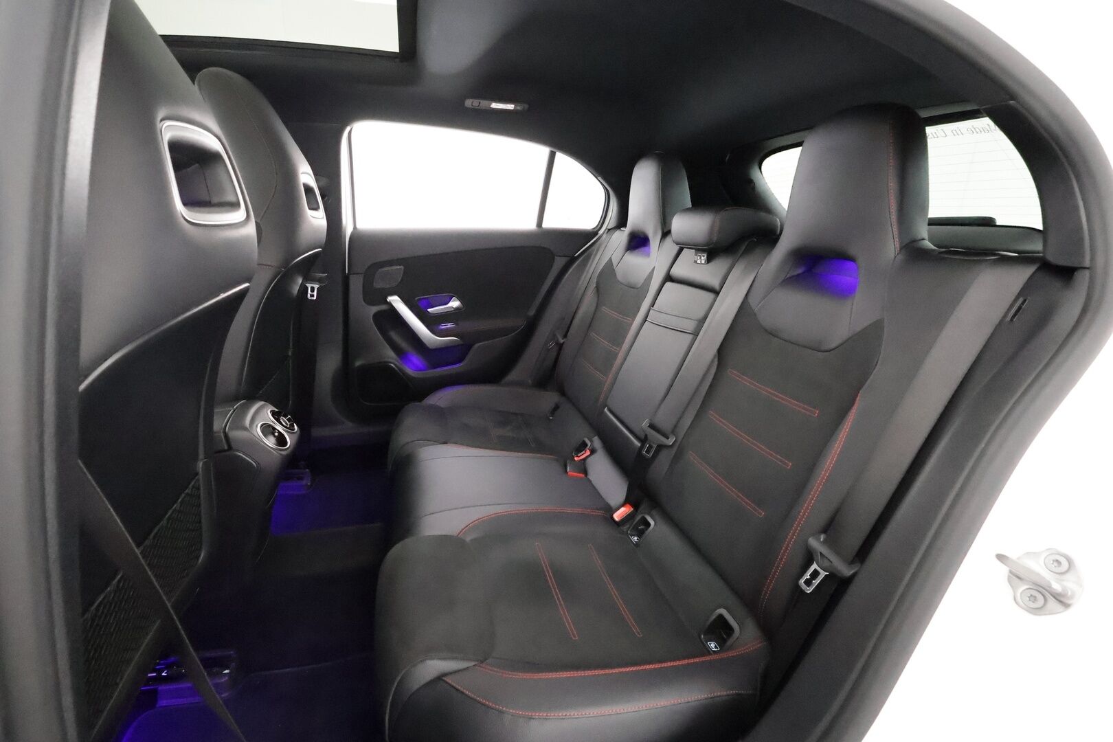 Mercedes-Benz A 2019 180 A Business AMG - | Distronic Pro | Lisälämmitin | Muistipenkit | Burmester | Widescreen | Lasikattoluukku | Puolinahat Sporttipenkit | Apple&Android | 1.Om Suomi-auto | Kahdet Renkaat |