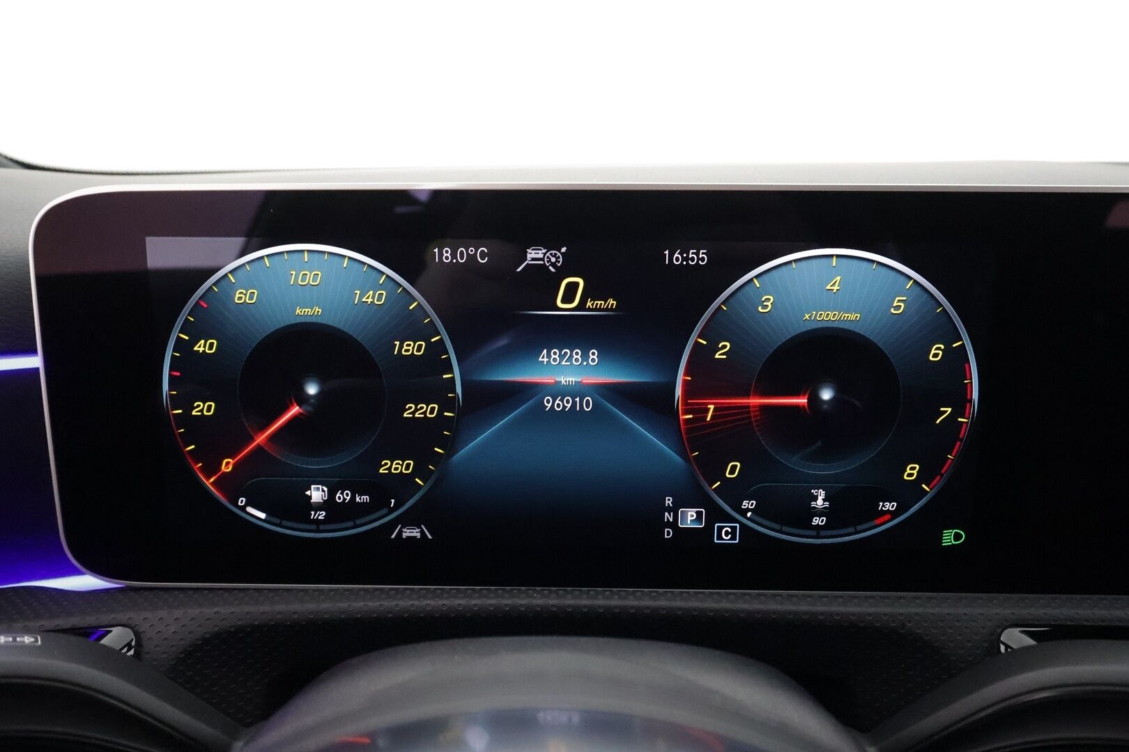 Mercedes-Benz A 2019 180 A Business AMG - | Distronic Pro | Lisälämmitin | Muistipenkit | Burmester | Widescreen | Lasikattoluukku | Puolinahat Sporttipenkit | Apple&Android | 1.Om Suomi-auto | Kahdet Renkaat |