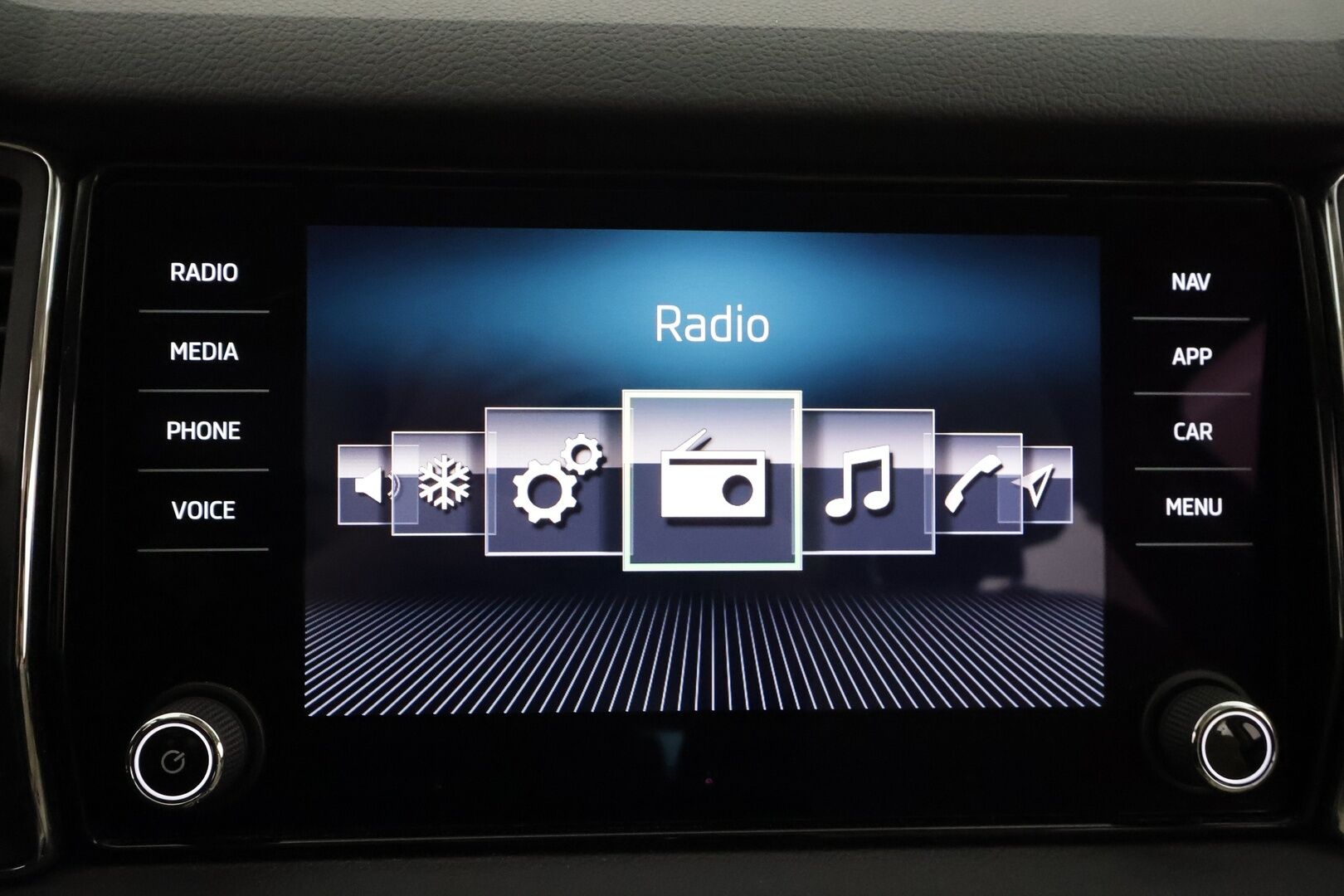 Skoda Kodiaq 2019 2,0 TSI 4x4 Style DSG Autom. - | ACC | Webasto | Koukku | Canton | Muistipenkit | P.kamera | LED | Puolinahat | Ratinlämmitys | Apple&Android | Suom-auto | Kahdet Renkaat | Merkkihuollettu |