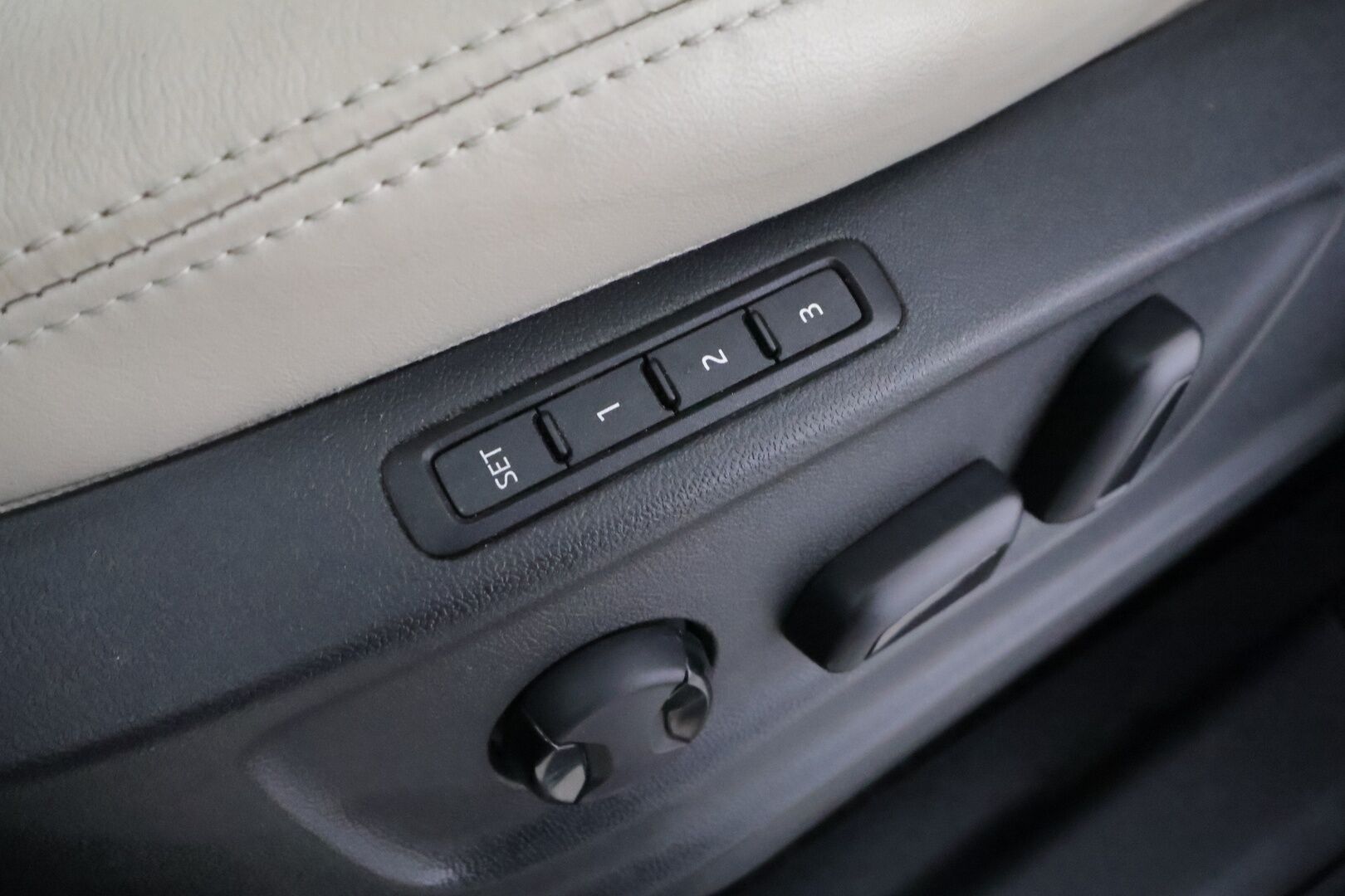 Skoda Kodiaq 2019 2,0 TSI 4x4 Style DSG Autom. - | ACC | Webasto | Koukku | Canton | Muistipenkit | P.kamera | LED | Puolinahat | Ratinlämmitys | Apple&Android | Suom-auto | Kahdet Renkaat | Merkkihuollettu |