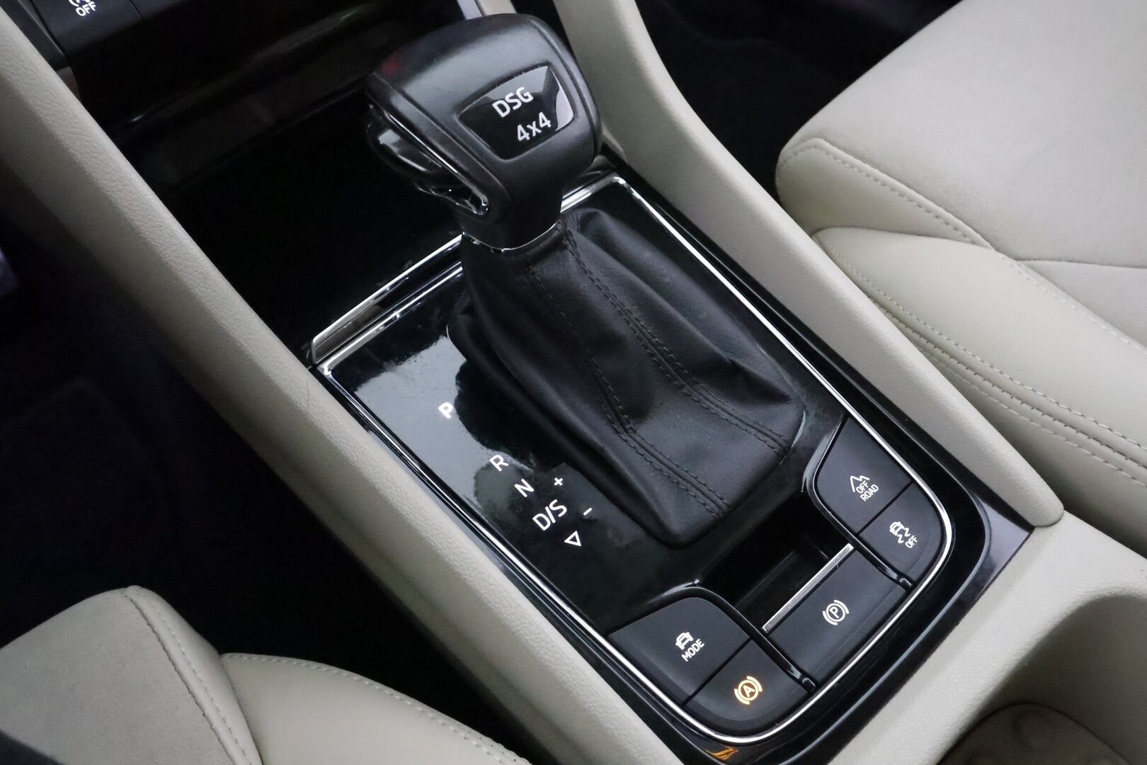 Skoda Kodiaq 2019 2,0 TSI 4x4 Style DSG Autom. - | ACC | Webasto | Koukku | Canton | Muistipenkit | P.kamera | LED | Puolinahat | Ratinlämmitys | Apple&Android | Suom-auto | Kahdet Renkaat | Merkkihuollettu |