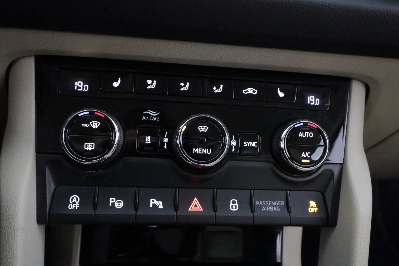 Skoda Kodiaq 2019 2,0 TSI 4x4 Style DSG Autom. - | ACC | Webasto | Koukku | Canton | Muistipenkit | P.kamera | LED | Puolinahat | Ratinlämmitys | Apple&Android | Suom-auto | Kahdet Renkaat | Merkkihuollettu |