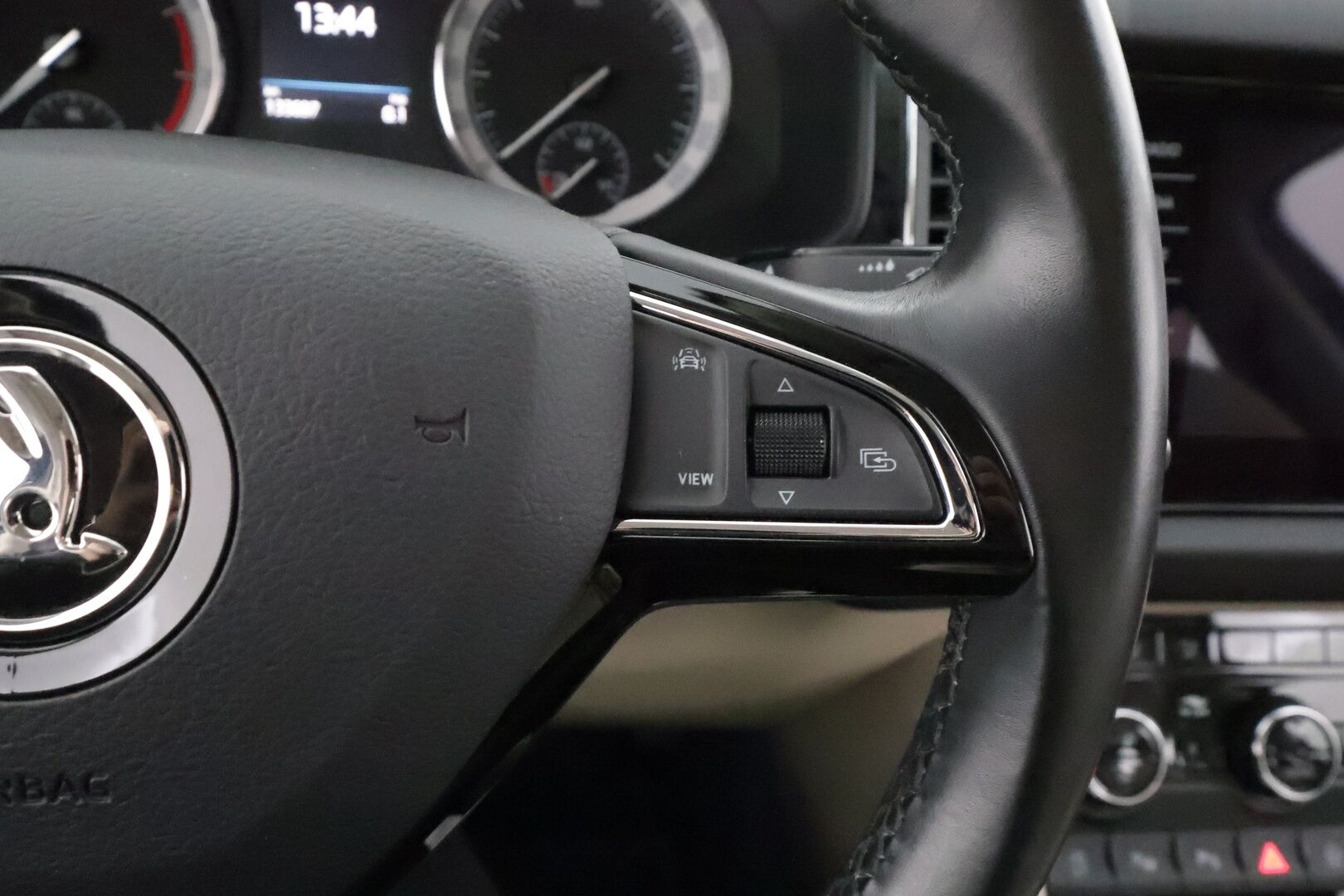 Skoda Kodiaq 2019 2,0 TSI 4x4 Style DSG Autom. - | ACC | Webasto | Koukku | Canton | Muistipenkit | P.kamera | LED | Puolinahat | Ratinlämmitys | Apple&Android | Suom-auto | Kahdet Renkaat | Merkkihuollettu |