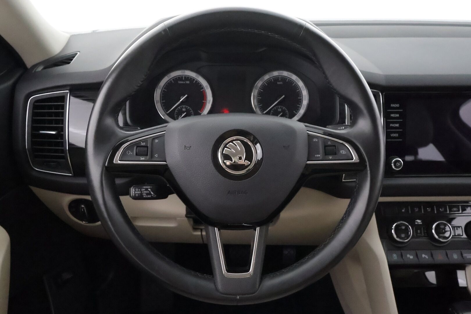 Skoda Kodiaq 2019 2,0 TSI 4x4 Style DSG Autom. - | ACC | Webasto | Koukku | Canton | Muistipenkit | P.kamera | LED | Puolinahat | Ratinlämmitys | Apple&Android | Suom-auto | Kahdet Renkaat | Merkkihuollettu |