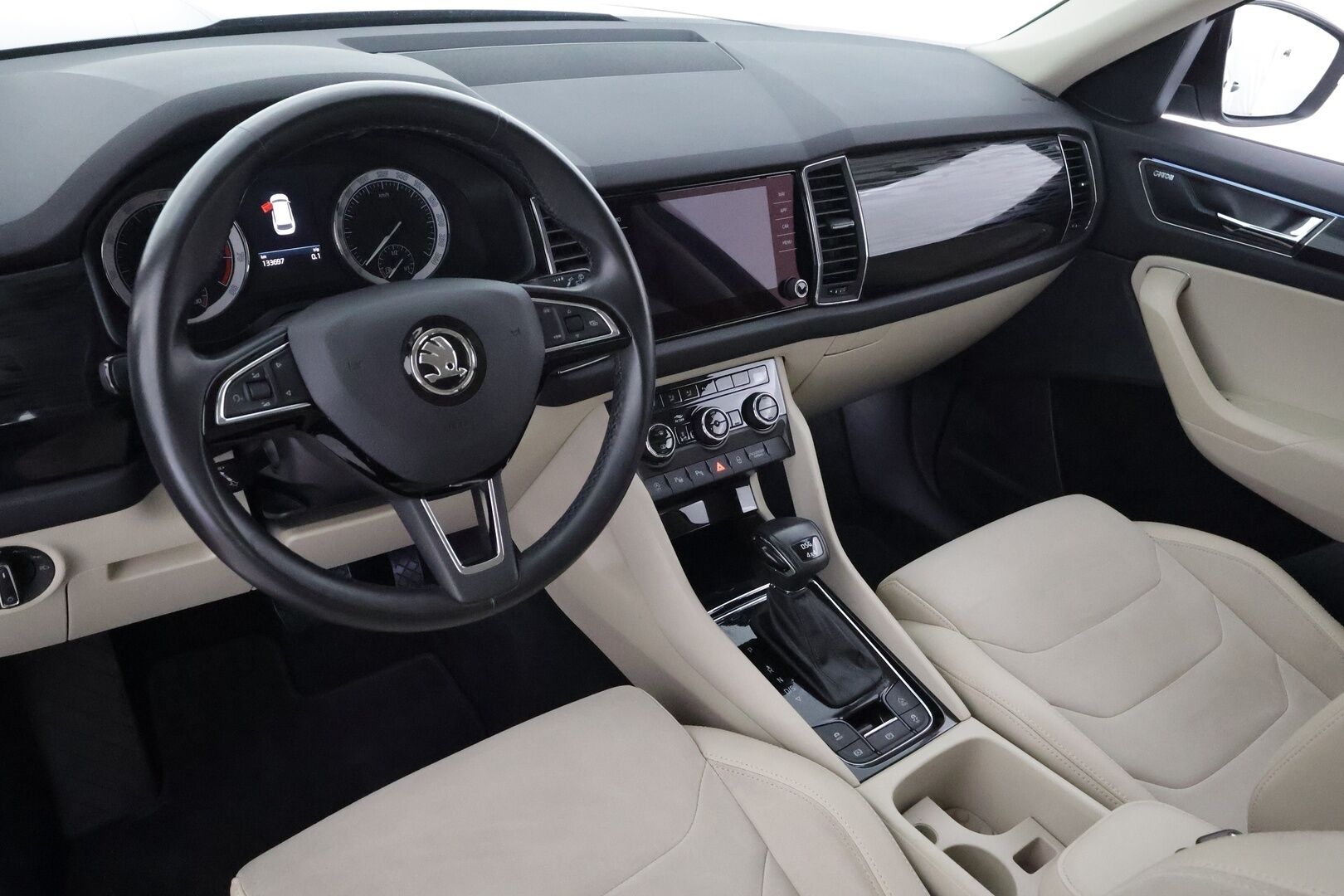Skoda Kodiaq 2019 2,0 TSI 4x4 Style DSG Autom. - | ACC | Webasto | Koukku | Canton | Muistipenkit | P.kamera | LED | Puolinahat | Ratinlämmitys | Apple&Android | Suom-auto | Kahdet Renkaat | Merkkihuollettu |