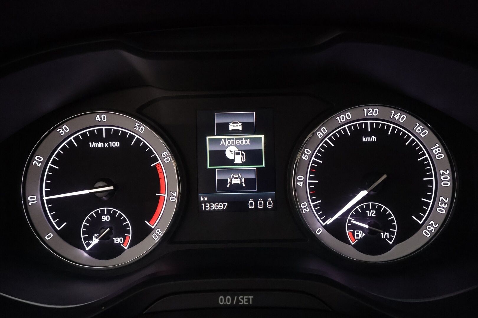 Skoda Kodiaq 2019 2,0 TSI 4x4 Style DSG Autom. - | ACC | Webasto | Koukku | Canton | Muistipenkit | P.kamera | LED | Puolinahat | Ratinlämmitys | Apple&Android | Suom-auto | Kahdet Renkaat | Merkkihuollettu |