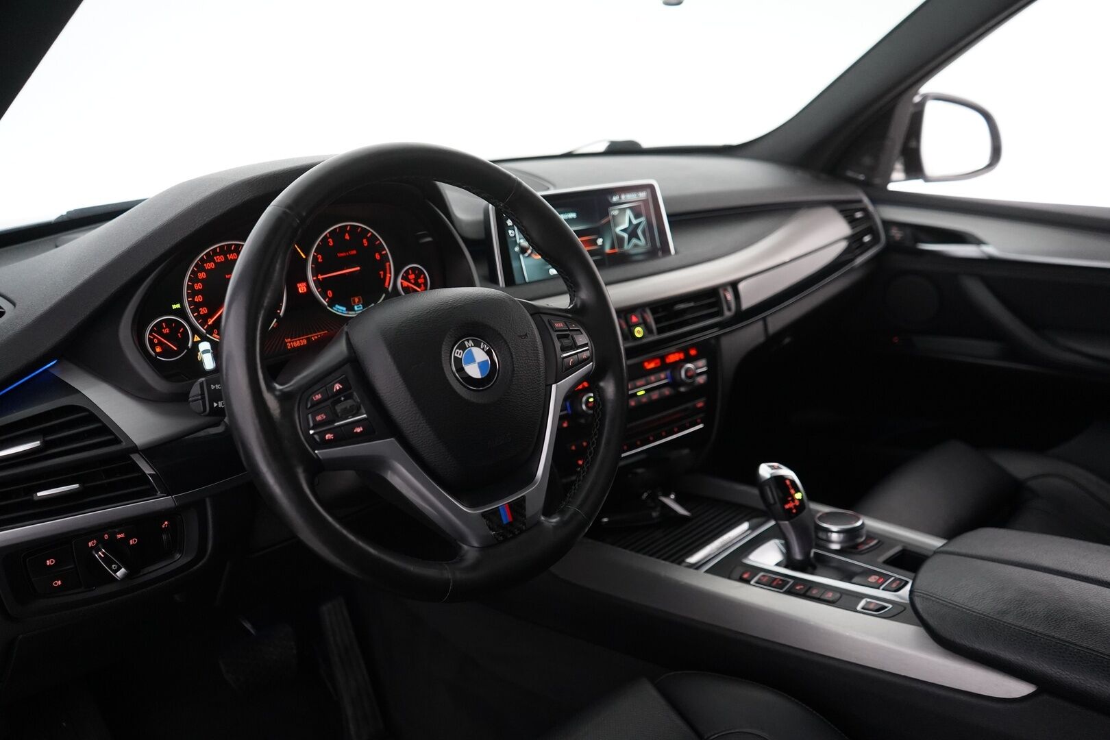 BMW X5 2017 xDrive 40e iPerformance F15 *YritysOutlet - Myydään vain yrityksille* - ACC / Ilmastoidut penkit / Lasikatto / Harman Kardon / Kahdet renkaat