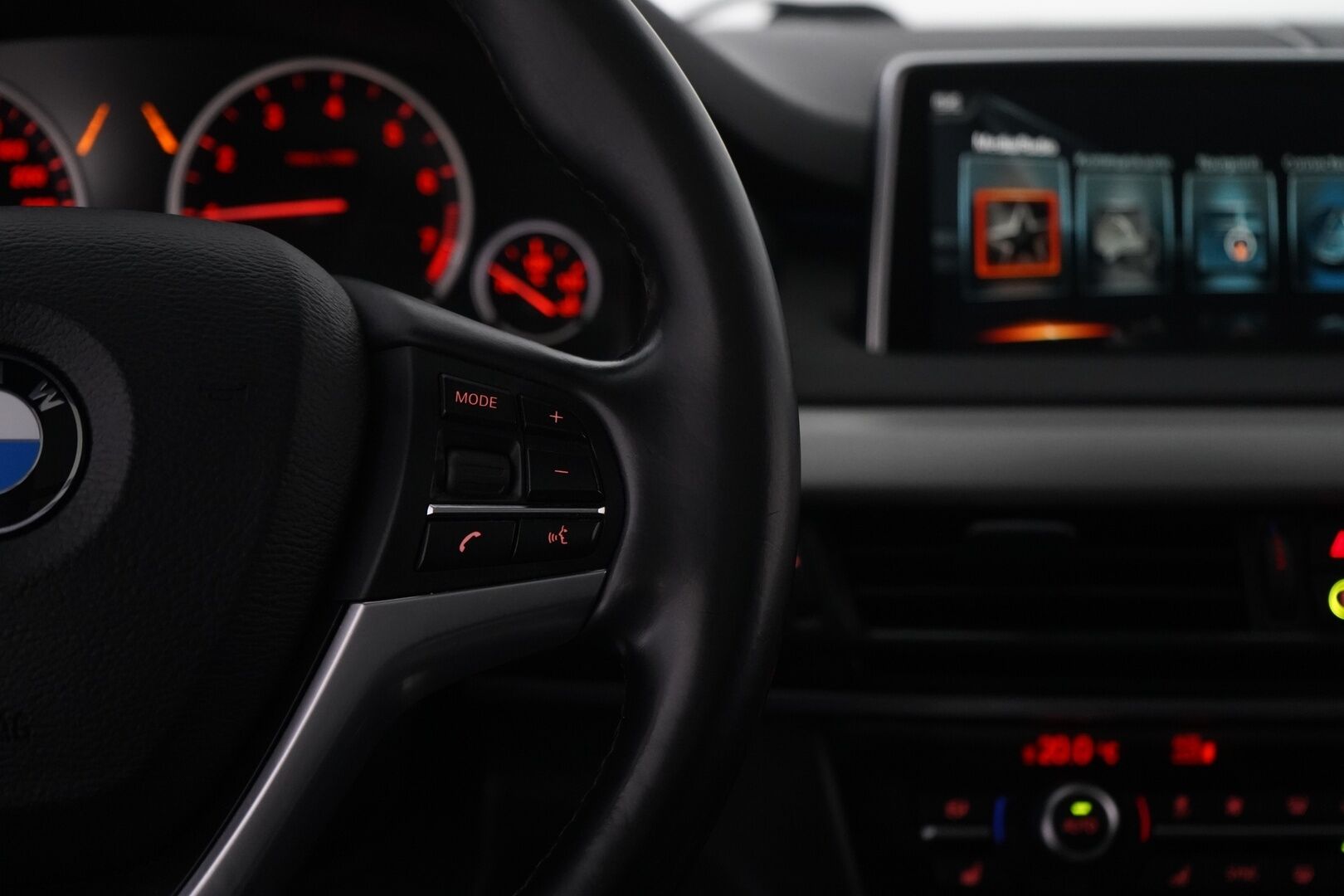 BMW X5 2017 xDrive 40e iPerformance F15 *YritysOutlet - Myydään vain yrityksille* - ACC / Ilmastoidut penkit / Lasikatto / Harman Kardon / Kahdet renkaat