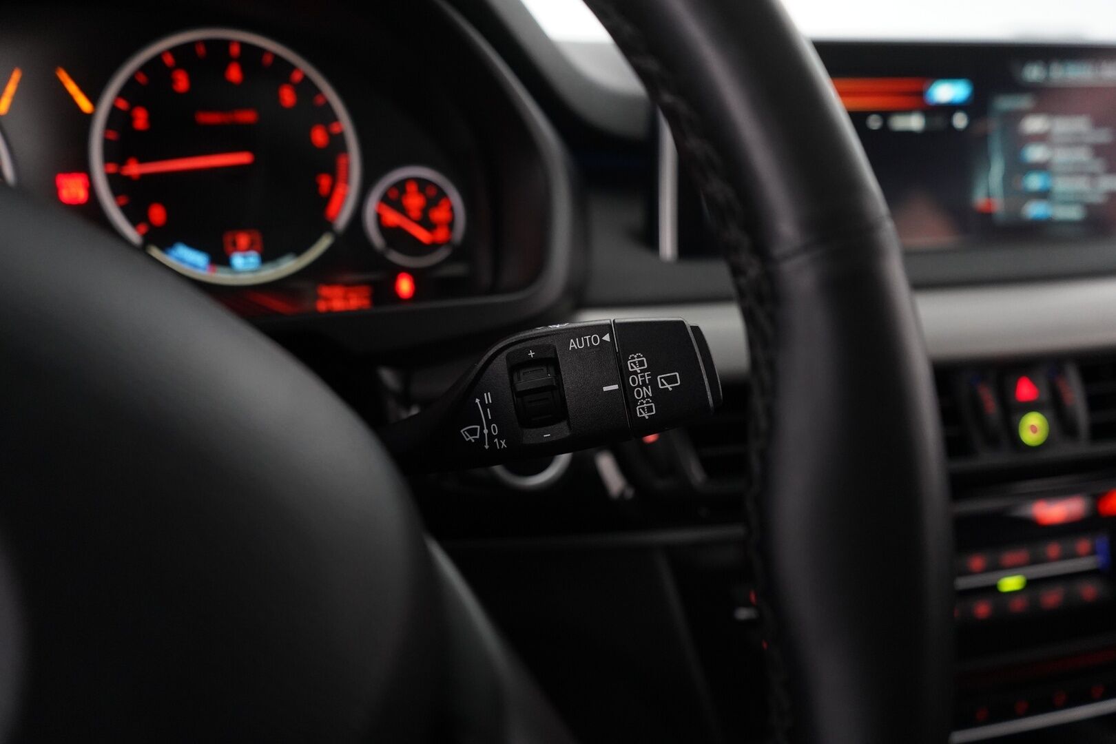 BMW X5 2017 xDrive 40e iPerformance F15 *YritysOutlet - Myydään vain yrityksille* - ACC / Ilmastoidut penkit / Lasikatto / Harman Kardon / Kahdet renkaat