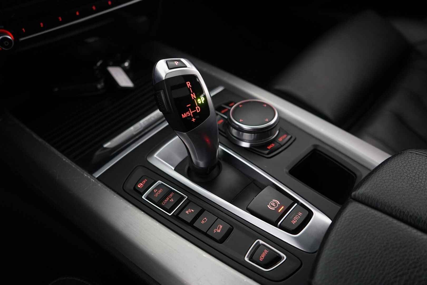 BMW X5 2017 xDrive 40e iPerformance F15 *YritysOutlet - Myydään vain yrityksille* - ACC / Ilmastoidut penkit / Lasikatto / Harman Kardon / Kahdet renkaat