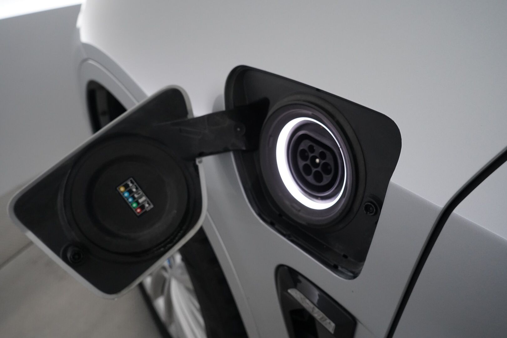 BMW X5 2017 xDrive 40e iPerformance F15 *YritysOutlet - Myydään vain yrityksille* - ACC / Ilmastoidut penkit / Lasikatto / Harman Kardon / Kahdet renkaat