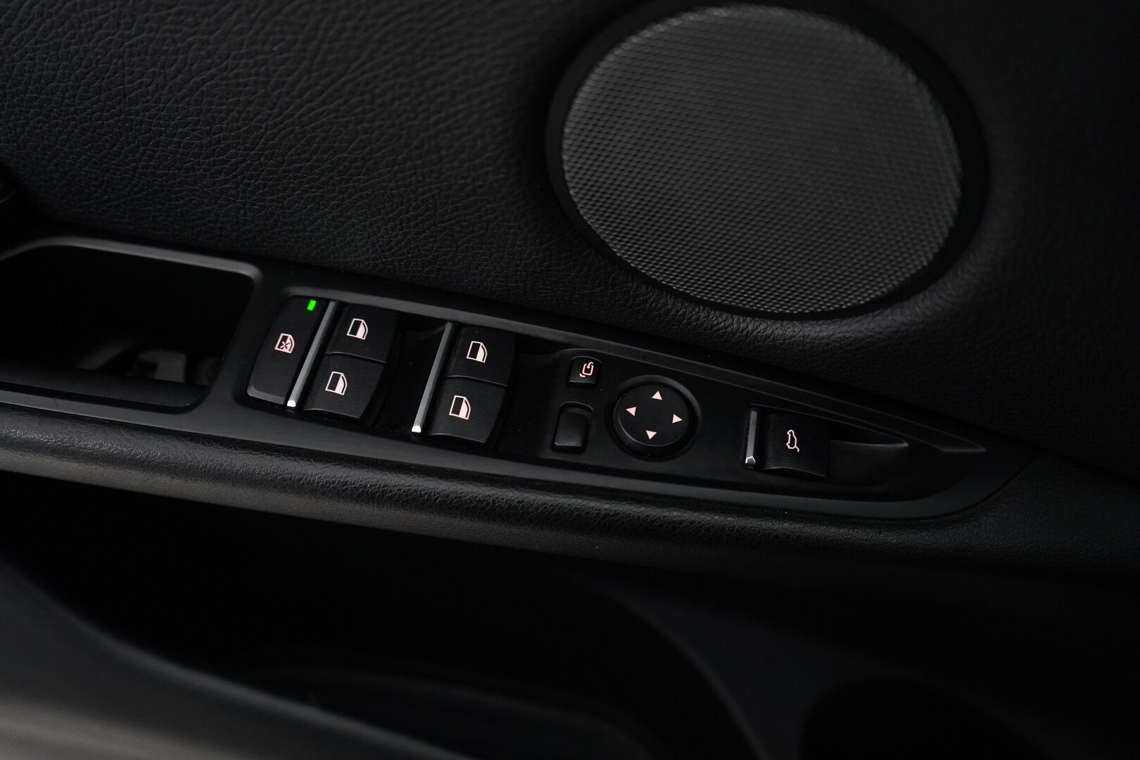 BMW X5 2017 xDrive 40e iPerformance F15 *YritysOutlet - Myydään vain yrityksille* - ACC / Ilmastoidut penkit / Lasikatto / Harman Kardon / Kahdet renkaat