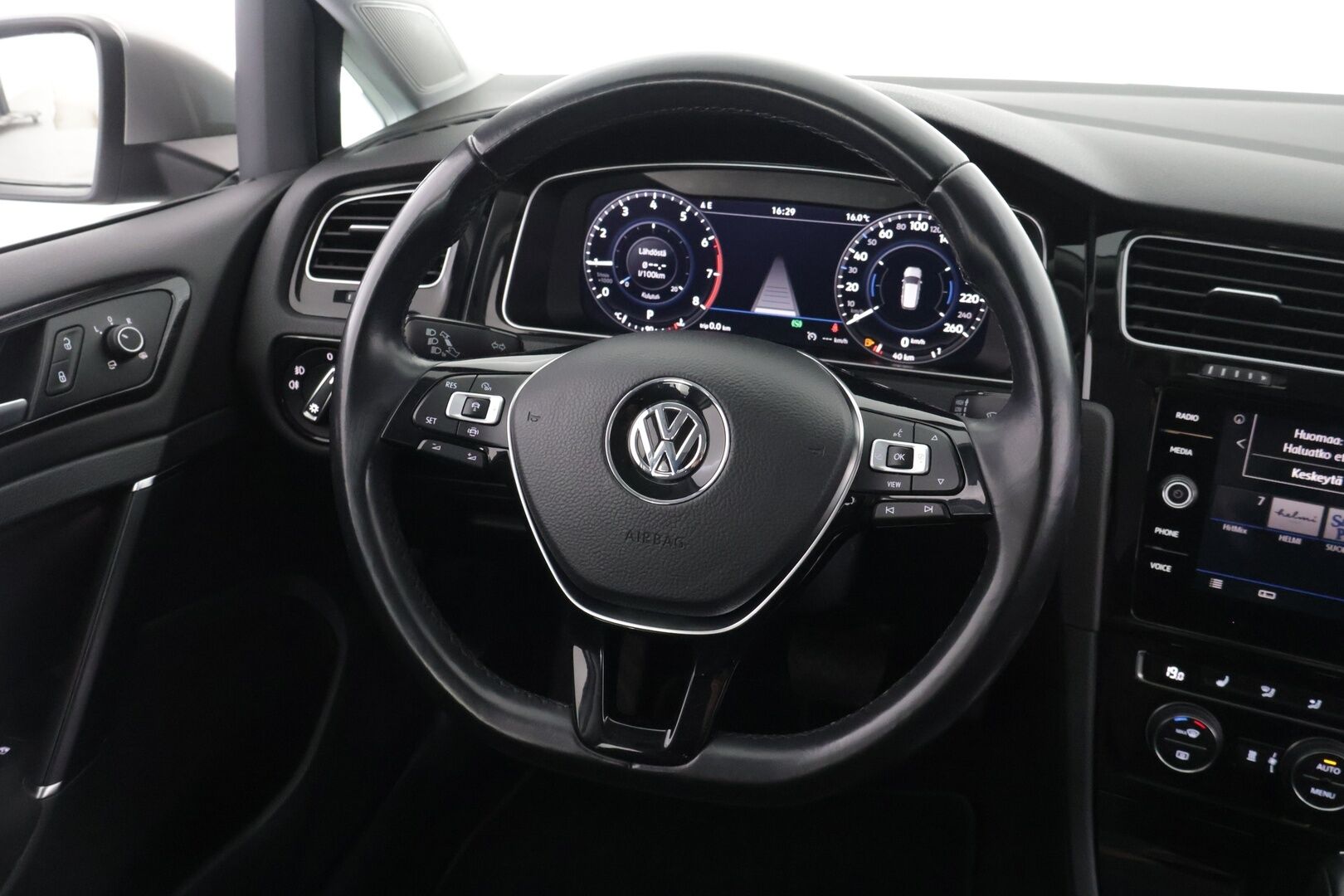 Volkswagen Golf 2019 Variant Highline 1,0 TSI 85 kW (115 hv) DSG-automaatti *Adapt. vakkari / Webasto / Navi / P. Kamera / Kessy* - *Suomi-auto / 2x renkaat alkuperäisillä vanteilla / Jakohihna vaihdettu 2025*