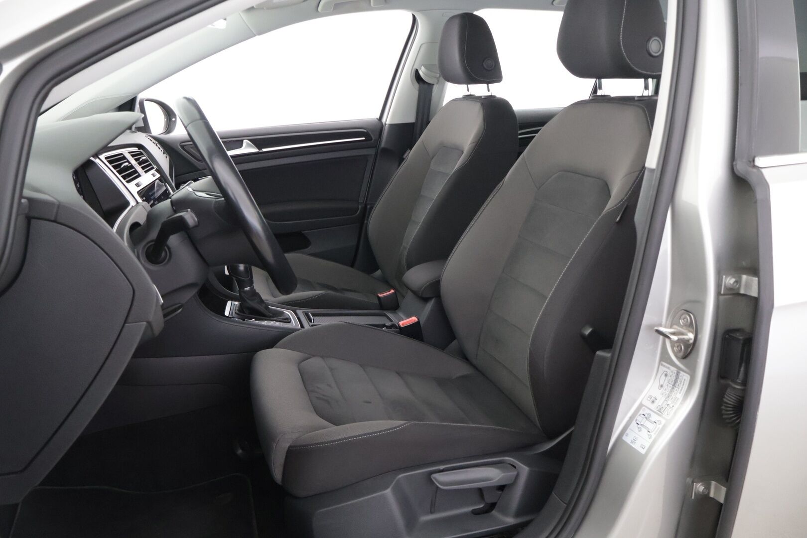 Volkswagen Golf 2019 Variant Highline 1,0 TSI 85 kW (115 hv) DSG-automaatti *Adapt. vakkari / Webasto / Navi / P. Kamera / Kessy* - *Suomi-auto / 2x renkaat alkuperäisillä vanteilla / Jakohihna vaihdettu 2025*