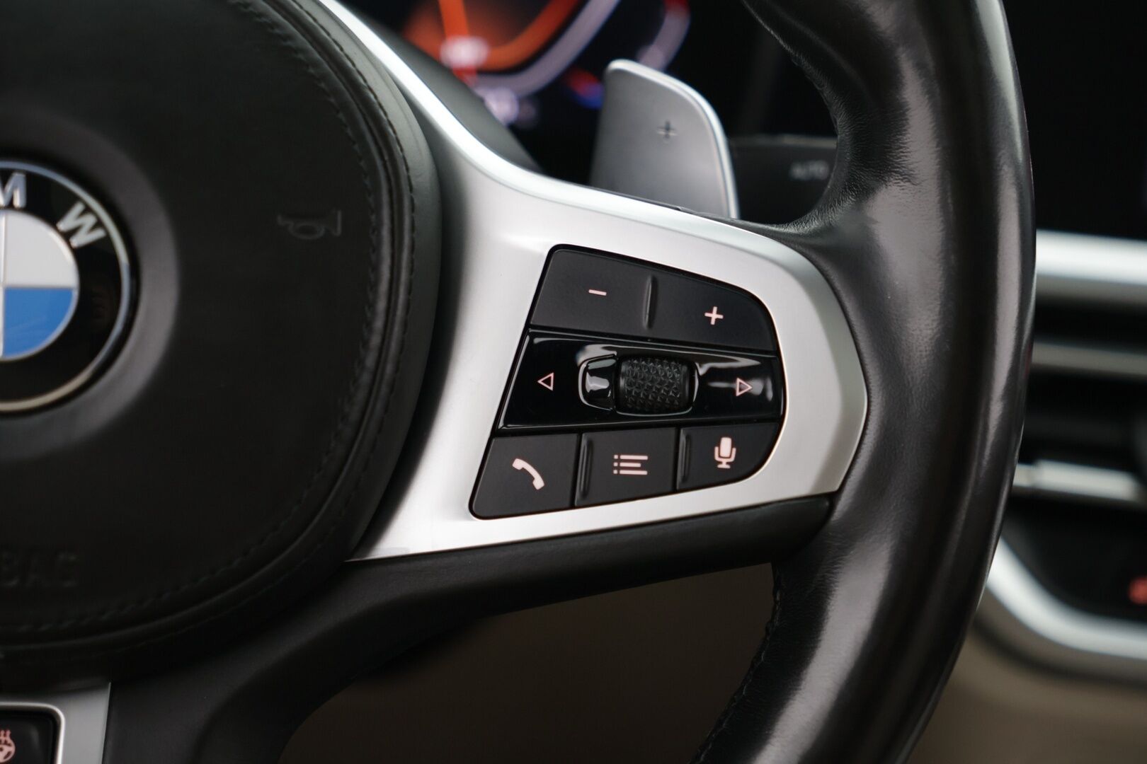 BMW 330 2019 G20 Sedan 330i A Launch Edition M Sport / Webasto / Harman/Kardon / HUD / 360 peruutuskamera / Laser / Muistipenkki kuljettalla / Nahkasport-istuimet / Lasikattoluukku / - Älyavain / Comfort Access /