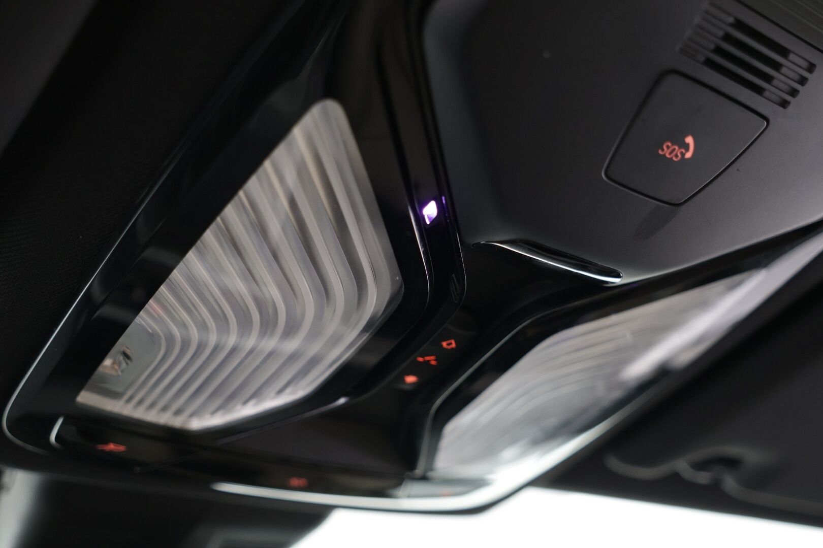 BMW 330 2019 G20 Sedan 330i A Launch Edition M Sport / Webasto / Harman/Kardon / HUD / 360 peruutuskamera / Laser / Muistipenkki kuljettalla / Nahkasport-istuimet / Lasikattoluukku / - Älyavain / Comfort Access /